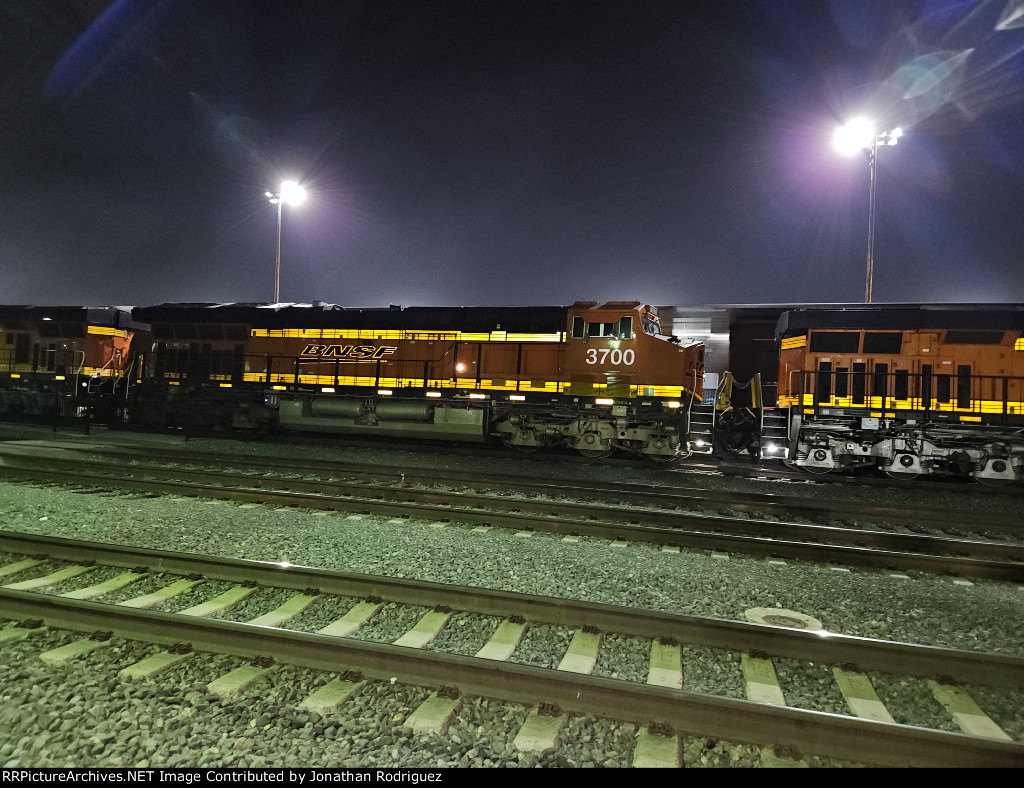 BNSF 3700